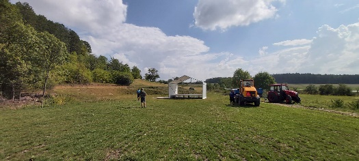 Obsah obrázku tráva, venku, obloha, pole